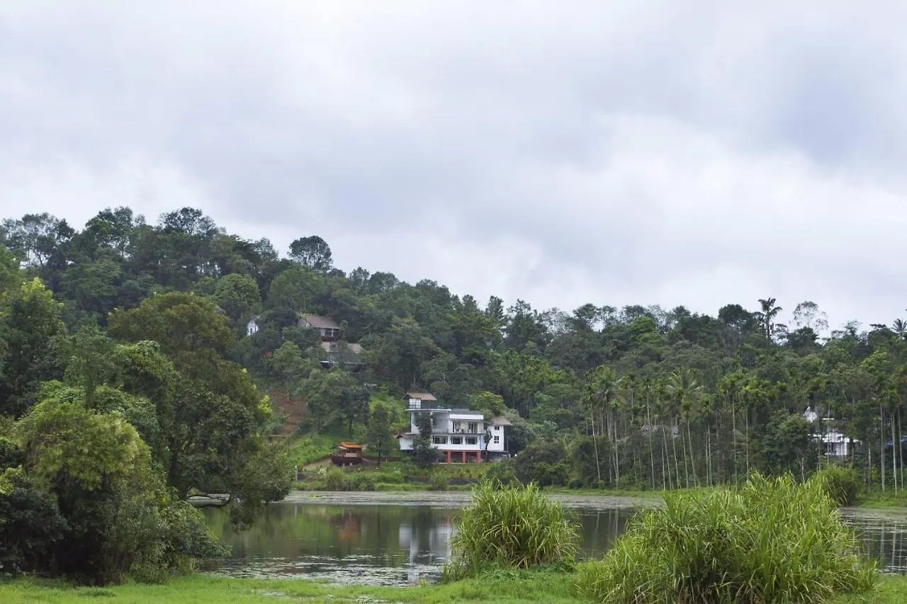 Karlad Lake Resort - Vajanad 3*,