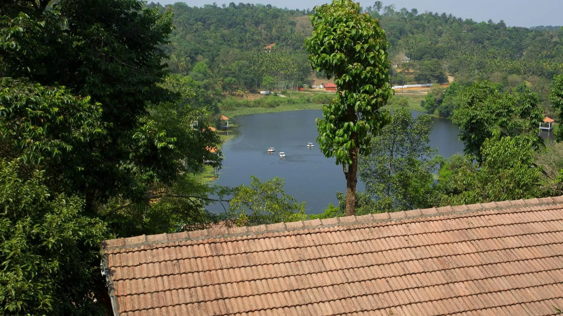 Szálloda Karlad Lake Resort - Vajanad