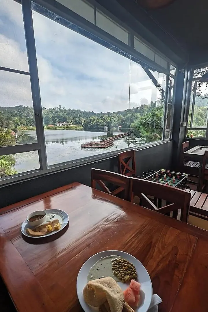 Szálloda Karlad Lake Resort - Vajanad